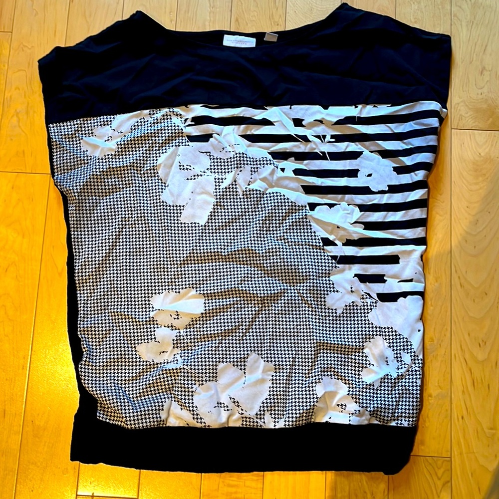 New York & Company Stretch floral shirt